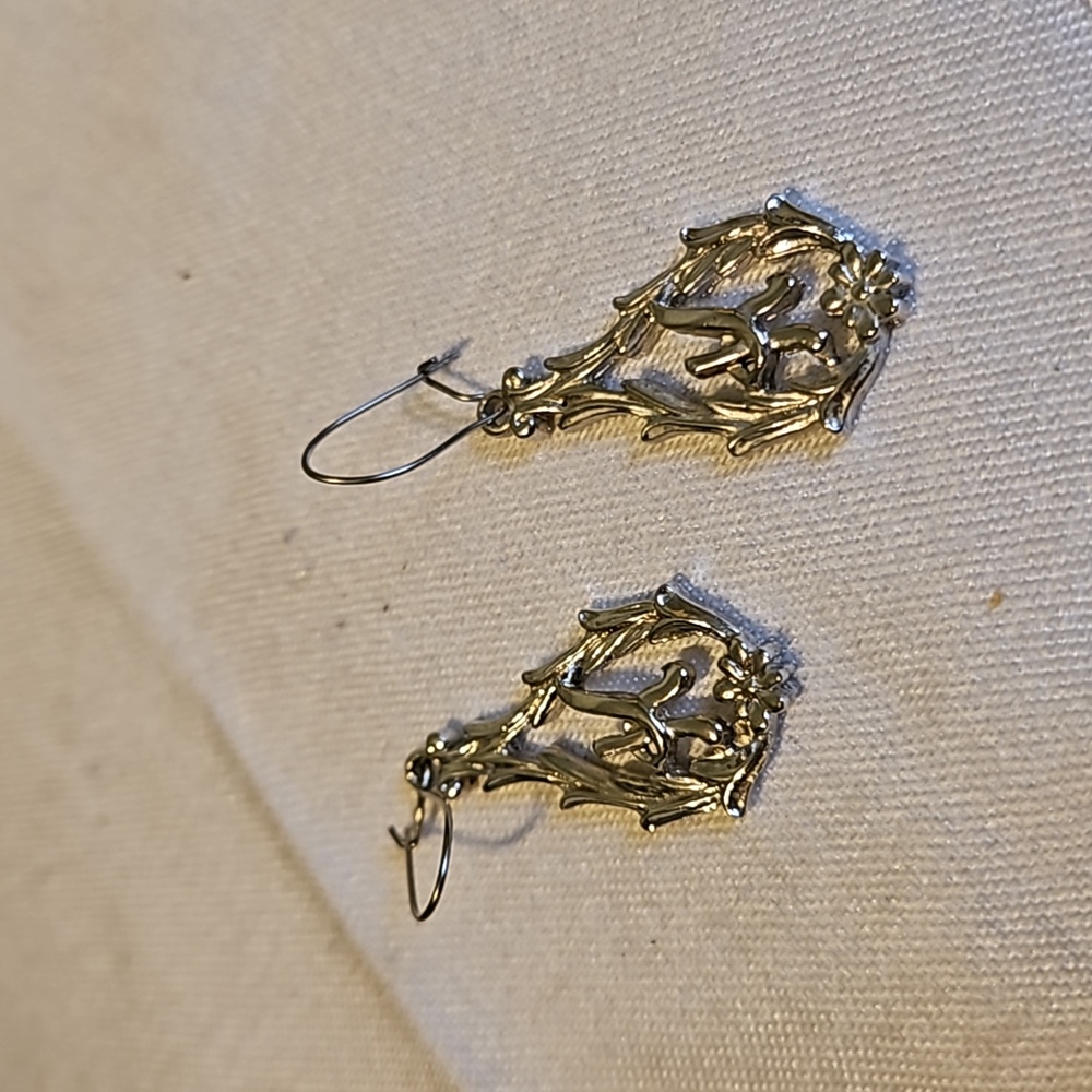 Vintage Sarah Coventry 1974 "Personally Yours K" Silver-tone Earrings - Picture 1 of 3